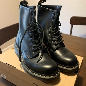 Women’s Dr. Martins size 9
